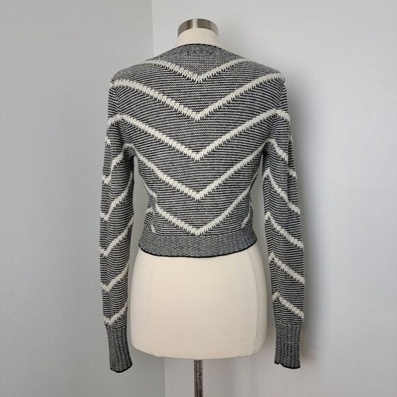 Charlotte Russe Black and White Chevron Cropped Pullover Sweater Size Large - Picture 5 of 7